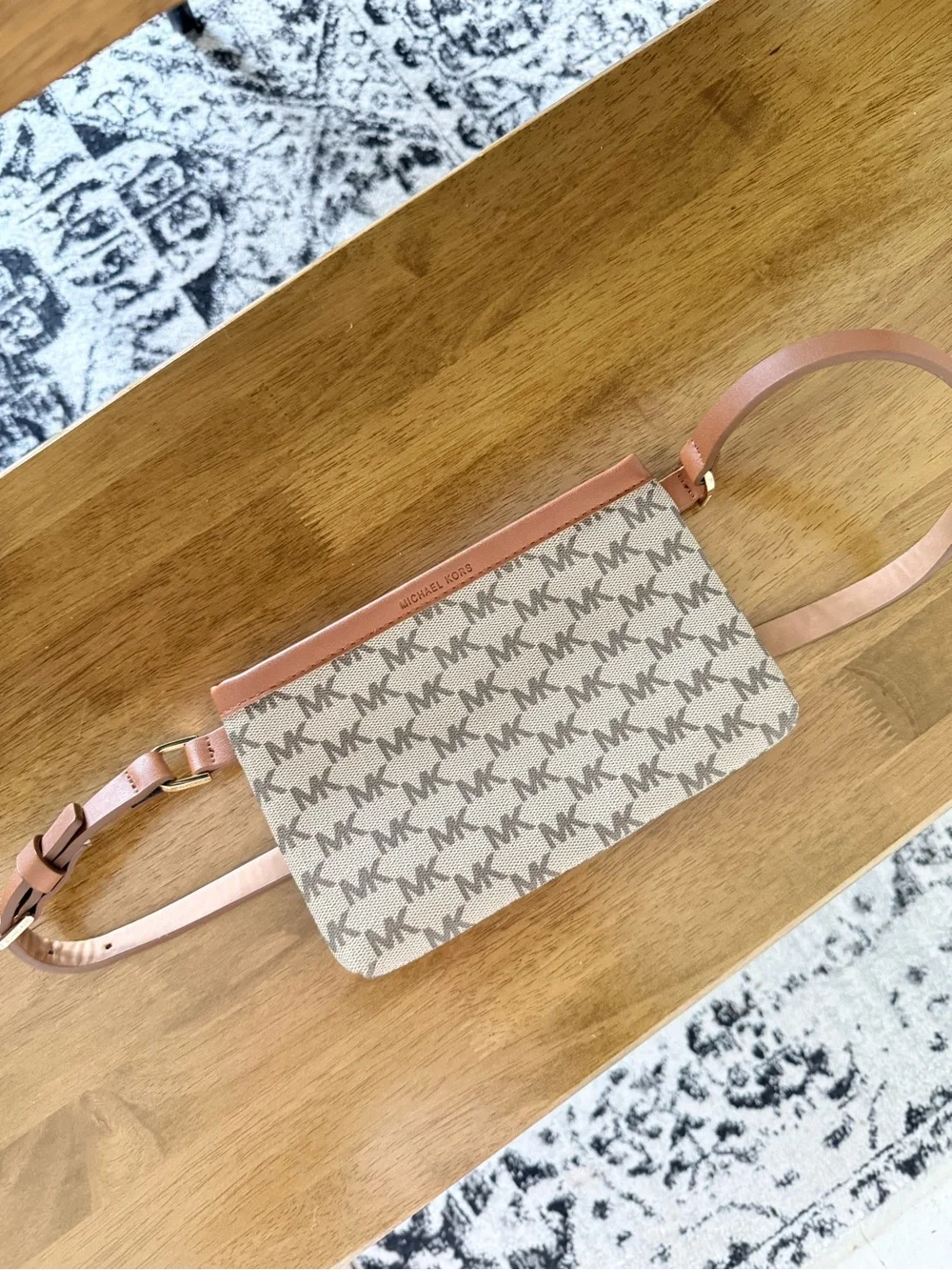 Michael Kors signature mk